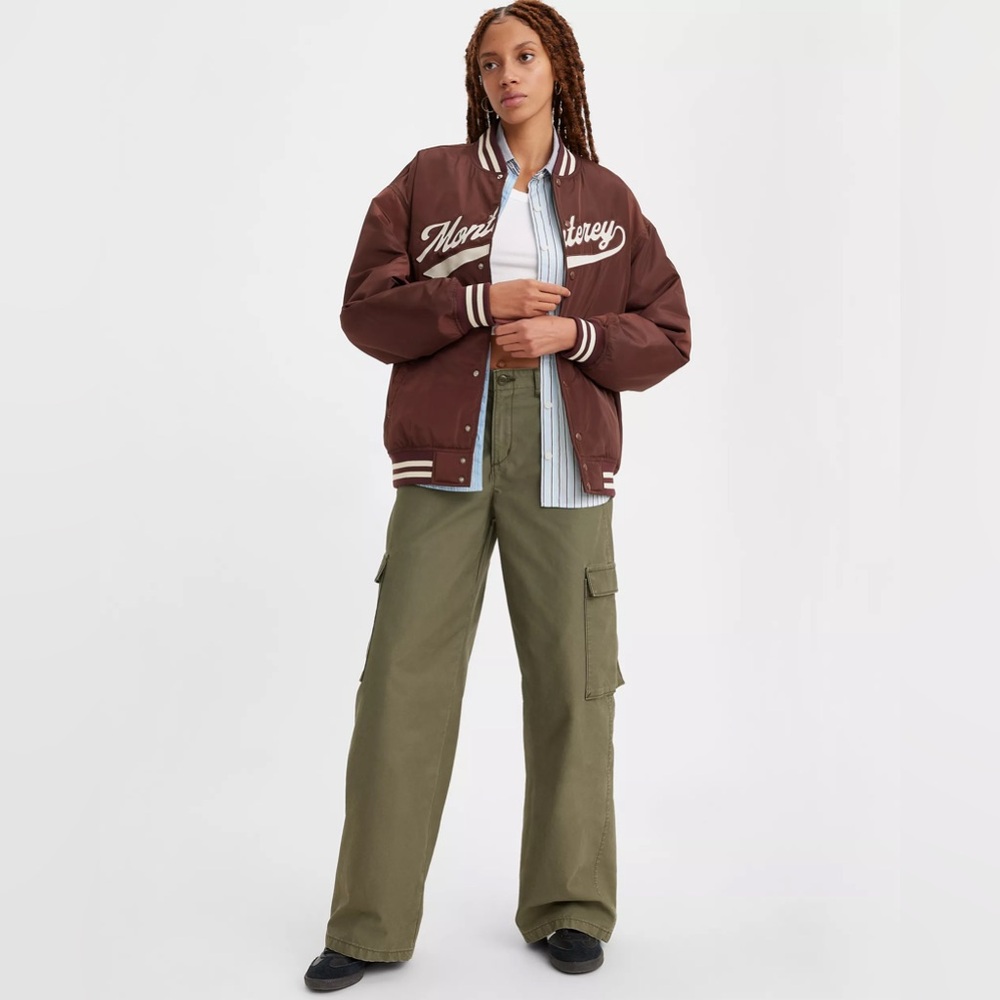NWT Levi’s Baggy Cargo Pants